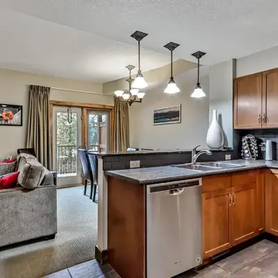 Spacious Mountain 2 Bedroom with Hot tub managed by Little Sister Getaways