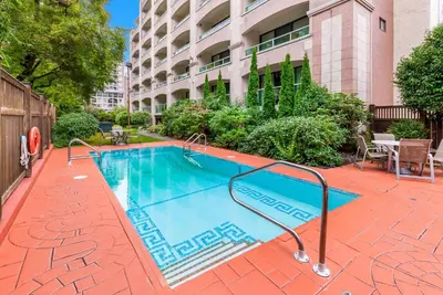 a swimming pool in front of a building at Best Western PLUS Inner Harbour Hotel in Victoria