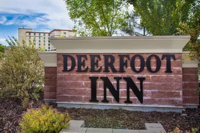 a sign that says derecoit inn on a brick wall at Deerfoot Inn and Casino in Calgary