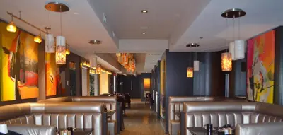 a dining room with brown leather seats in a restaurant at Sunset Mountain Inn in Canmore