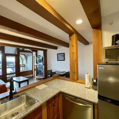 Great Condo In Excellent Location - Waterfront Building - Seaside