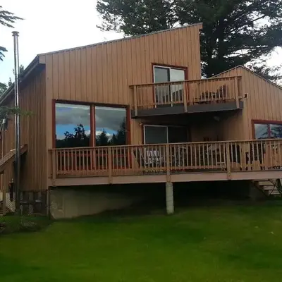 Invermere 4 Br Lakeside
