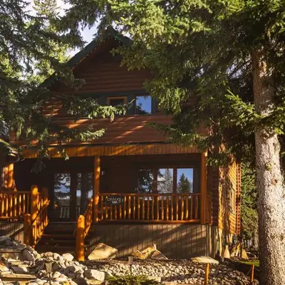 Overlander Mountain Lodge