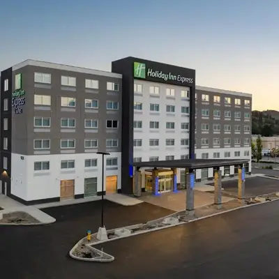 Holiday Inn Express & Suites Kelowna - East by IHG