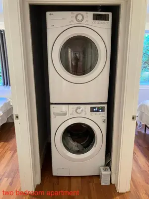 a washing machine and a dryer in a room at Sienna's Tree House (Tall Trees And Salty Breeze) in Tofino