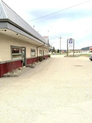 an empty parking lot in front of a building at Barriere Motor Inn-BMI in Barrière