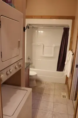 a small bathroom with a toilet and a shower at Casa Del Mila Oro in Osoyoos