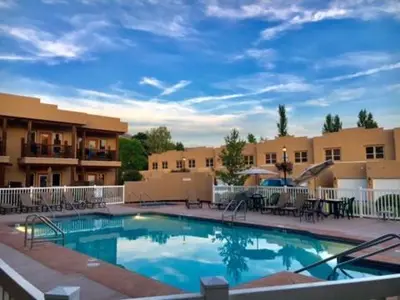 a large swimming pool with tables and chairs in a resort at Casa Del Mila Oro in Osoyoos