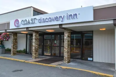 a building with a sign that reads cost discovery inn at Coast Discovery Inn in Campbell River