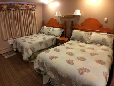 a room with two beds in a hotel room at King's Motel & Restaurant in St. Paul