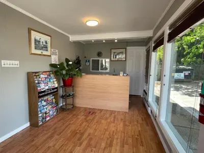 a store with a counter in a room at Diplomat Motel in Nanaimo