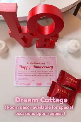 a red sign that says dream cottage with a red ribbon at Richca Chalets Resort in Hope