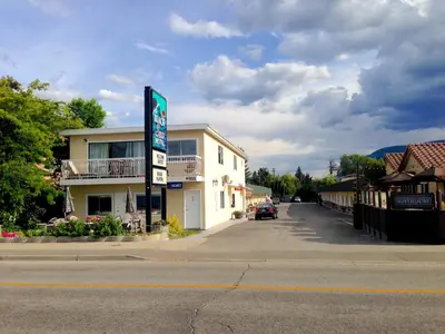 a building on a street with a sign on it at Black Sea Motel in Penticton