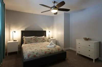 a bedroom with a bed and a ceiling fan at Stoneshire Guesthouse in Clearwater