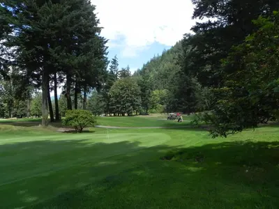 a view of the green at a golf course at Skagit Motel in Hope