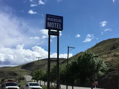 a street sign on the side of a road at Riverside Motel Cache Creek in Cache Creek