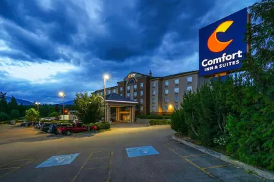 a hotel with a sign in front of a parking lot at Comfort Inn & Suites in Salmon Arm