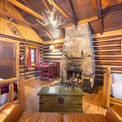 Storm Mountain Lodge & Cabins