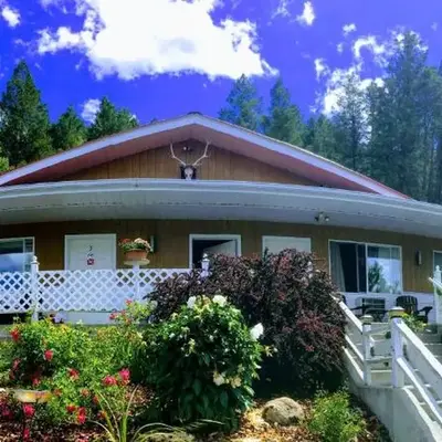 Crescent Motel