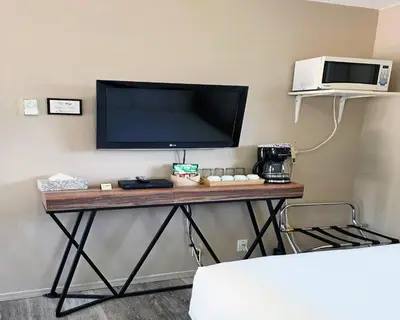 a desk with a flat screen tv on a wall at Skimmerhorn Inn in Creston