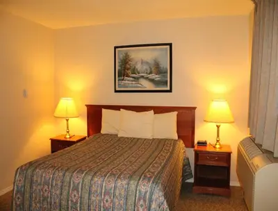 a hotel room with a bed and two lamps at Tel Star Motel in Brooks