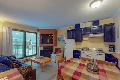 Gallery image of Snow Ghost Inn 326 in Big White