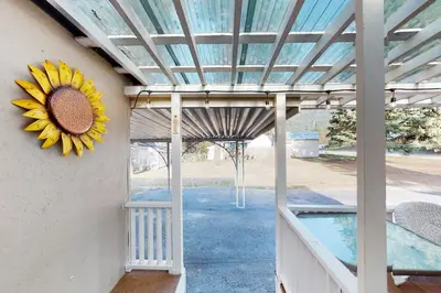 Gallery image of Lazy Dayz Cottage in Christina Lake