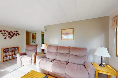 Gallery image of Lazy Dayz Cottage in Christina Lake