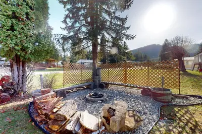 Gallery image of Lazy Dayz Cottage in Christina Lake