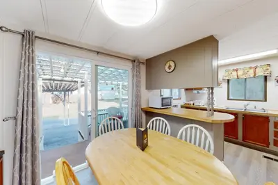 Gallery image of Lazy Dayz Cottage in Christina Lake