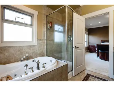 a bathroom with a tub and a shower with a window at Francis Home Hotel \u798f\u6765\u987a\u5bb6\u5ead\u5bbe\u9986 in Richmond