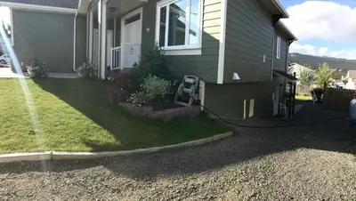 a house with a yard with a lawn sidx sidx sidx sidx at 1st Choice Bed and Breakfast in Whitehorse