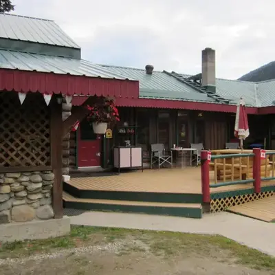 Summit River Lodge & Campsites