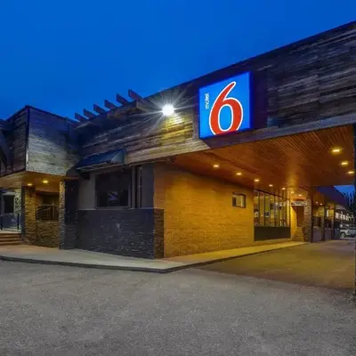 Motel 6 Brooks AB