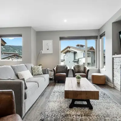 Spacious Modern Ski-in Ski-out with Hot Tub Townhouse