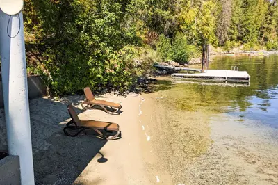 Gallery image of Brooks Lake House in Christina Lake