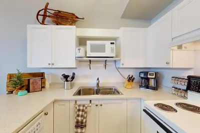 Gallery image of Chateau On The Ridge 410 in Big White