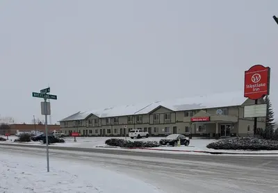a no parking sign in front of a building at Westlake Inn in Strathmore