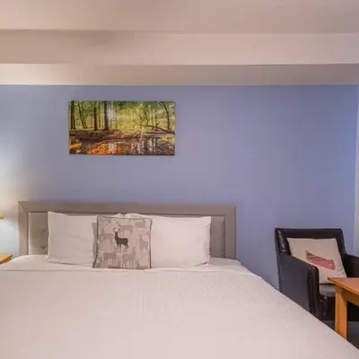 Hotel Room in Windtower Lodge-121