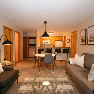 2BR in Crystal Forest
