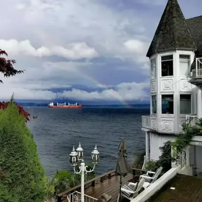 Walkon Waterfront Castle Cove Inn