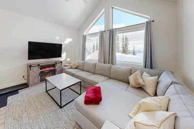 Gallery image of Ice and Cozy #116C in Big White