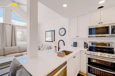 Gallery image of Ice and Cozy #116C in Big White