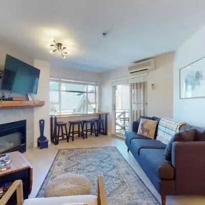 1BR plus Den in Marketplace Lodge