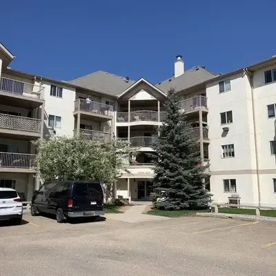 Chris Cozy Condo Commonwealth #205 Edmonton