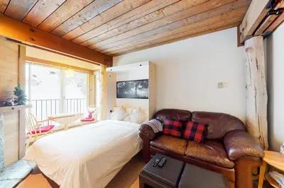 Gallery image of Moguls 813 in Big White