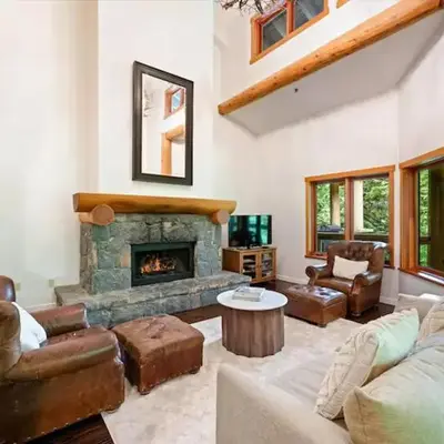 Ski In/Ski Out Luxury Home w/ jacuz/ fireplace