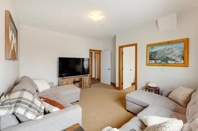 Gallery image of Blacksmith Lodge 4 in Big White