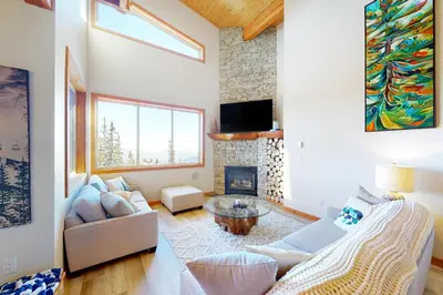 Gallery image of Snowy Creek 10 in Big White