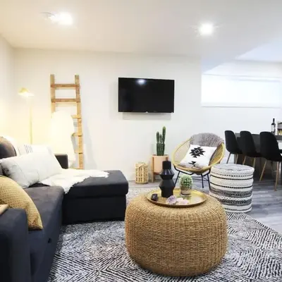 Executive Bsmt Suite